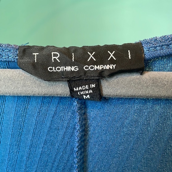 FREE w/ Purchase Trixxi Clothing Company - Blue Short-Sleeve V-Neck Dress | M - Picture 8 of 8